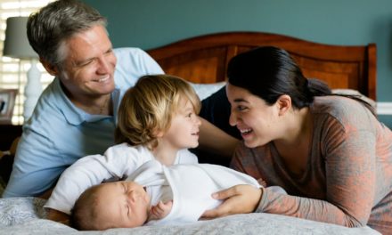 Présenter son enfant à sa famille